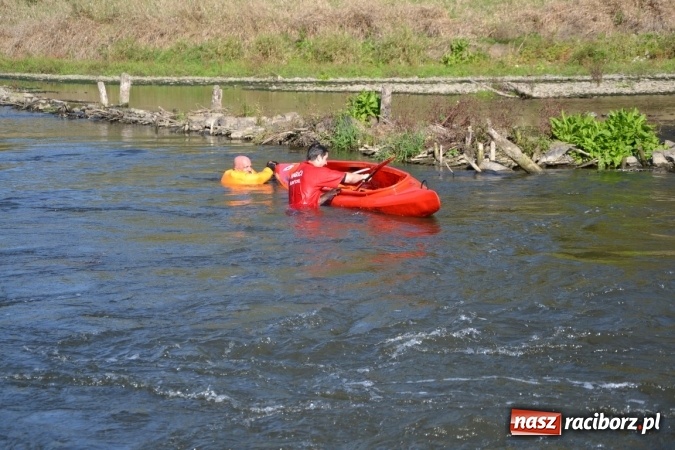 Zdjęcie w galerii na portalu naszraciborz.pl: Kajaki i pontony do hangarów, czyli finał wodniackiego sezonu na górnej Odrze wiadomości z regionu