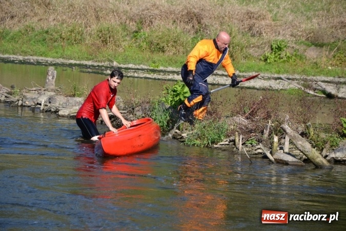 Zdjęcie w galerii na portalu naszraciborz.pl: Kajaki i pontony do hangarów, czyli finał wodniackiego sezonu na górnej Odrze wiadomości z regionu