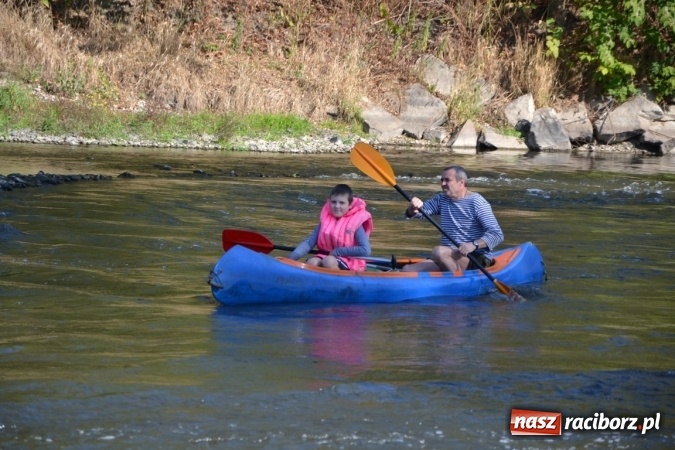 Zdjęcie w galerii na portalu naszraciborz.pl: Kajaki i pontony do hangarów, czyli finał wodniackiego sezonu na górnej Odrze wiadomości z regionu