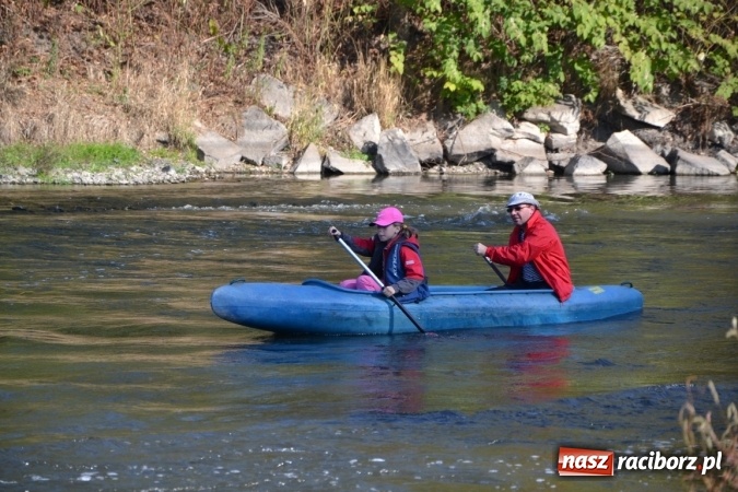 Zdjęcie w galerii na portalu naszraciborz.pl: Kajaki i pontony do hangarów, czyli finał wodniackiego sezonu na górnej Odrze wiadomości z regionu