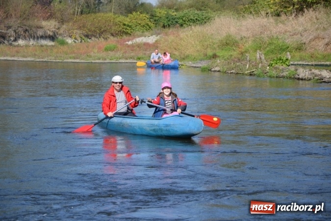 Zdjęcie w galerii na portalu naszraciborz.pl: Kajaki i pontony do hangarów, czyli finał wodniackiego sezonu na górnej Odrze wiadomości z regionu