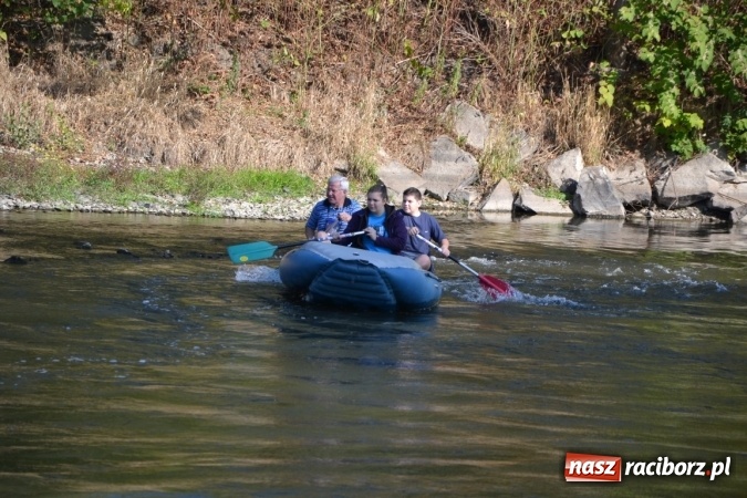 Zdjęcie w galerii na portalu naszraciborz.pl: Kajaki i pontony do hangarów, czyli finał wodniackiego sezonu na górnej Odrze wiadomości z regionu