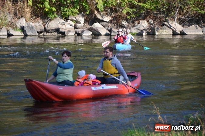 Zdjęcie w galerii na portalu naszraciborz.pl: Kajaki i pontony do hangarów, czyli finał wodniackiego sezonu na górnej Odrze wiadomości z regionu