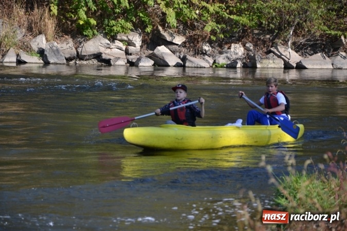 Zdjęcie w galerii na portalu naszraciborz.pl: Kajaki i pontony do hangarów, czyli finał wodniackiego sezonu na górnej Odrze wiadomości z regionu