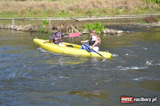 Zdjęcie w galerii na portalu naszraciborz.pl: Kajaki i pontony do hangarów, czyli finał wodniackiego sezonu na górnej Odrze wiadomości z regionu