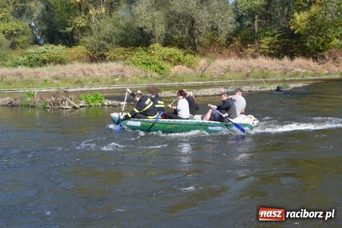 Zdjęcie w galerii na portalu naszraciborz.pl: Kajaki i pontony do hangarów, czyli finał wodniackiego sezonu na górnej Odrze wiadomości z regionu