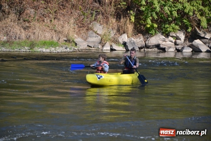 Zdjęcie w galerii na portalu naszraciborz.pl: Kajaki i pontony do hangarów, czyli finał wodniackiego sezonu na górnej Odrze wiadomości z regionu