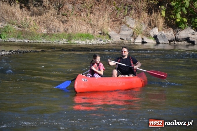 Zdjęcie w galerii na portalu naszraciborz.pl: Kajaki i pontony do hangarów, czyli finał wodniackiego sezonu na górnej Odrze wiadomości z regionu