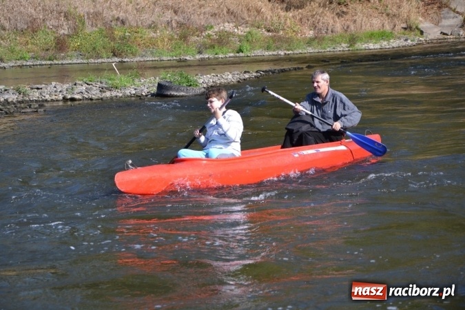 Zdjęcie w galerii na portalu naszraciborz.pl: Kajaki i pontony do hangarów, czyli finał wodniackiego sezonu na górnej Odrze wiadomości z regionu