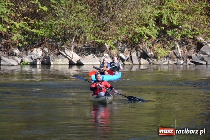 Zdjęcie w galerii na portalu naszraciborz.pl: Kajaki i pontony do hangarów, czyli finał wodniackiego sezonu na górnej Odrze wiadomości z regionu