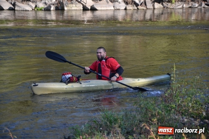 Zdjęcie w galerii na portalu naszraciborz.pl: Kajaki i pontony do hangarów, czyli finał wodniackiego sezonu na górnej Odrze wiadomości z regionu