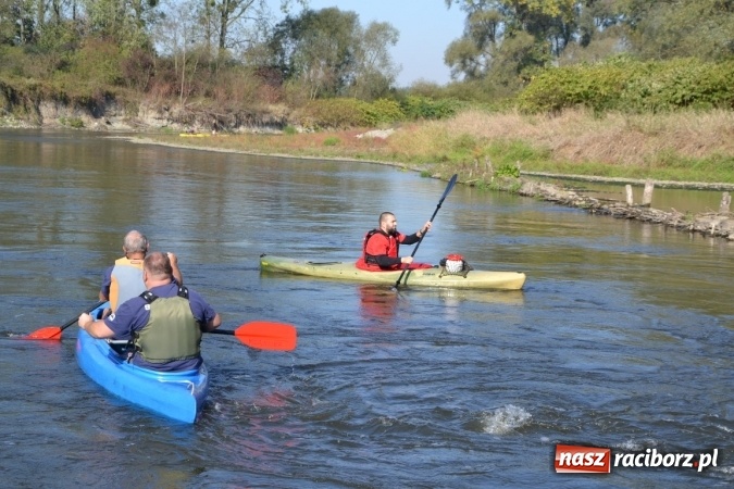 Zdjęcie w galerii na portalu naszraciborz.pl: Kajaki i pontony do hangarów, czyli finał wodniackiego sezonu na górnej Odrze wiadomości z regionu