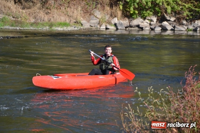 Zdjęcie w galerii na portalu naszraciborz.pl: Kajaki i pontony do hangarów, czyli finał wodniackiego sezonu na górnej Odrze wiadomości z regionu