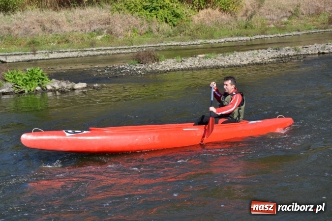 Zdjęcie w galerii na portalu naszraciborz.pl: Kajaki i pontony do hangarów, czyli finał wodniackiego sezonu na górnej Odrze wiadomości z regionu