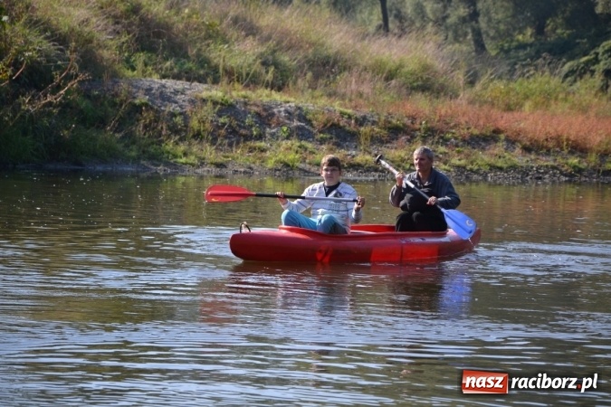 Zdjęcie w galerii na portalu naszraciborz.pl: Kajaki i pontony do hangarów, czyli finał wodniackiego sezonu na górnej Odrze wiadomości z regionu