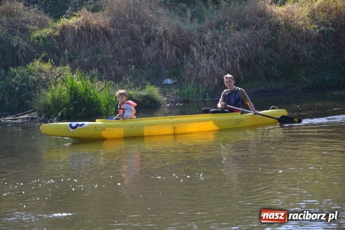 Zdjęcie w galerii na portalu naszraciborz.pl: Kajaki i pontony do hangarów, czyli finał wodniackiego sezonu na górnej Odrze wiadomości z regionu