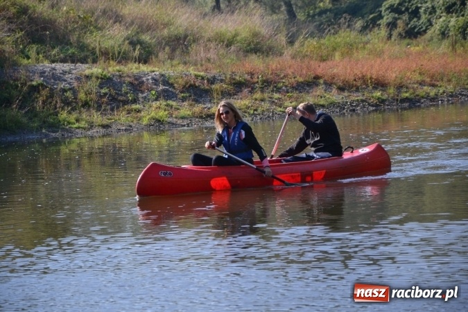 Zdjęcie w galerii na portalu naszraciborz.pl: Kajaki i pontony do hangarów, czyli finał wodniackiego sezonu na górnej Odrze wiadomości z regionu