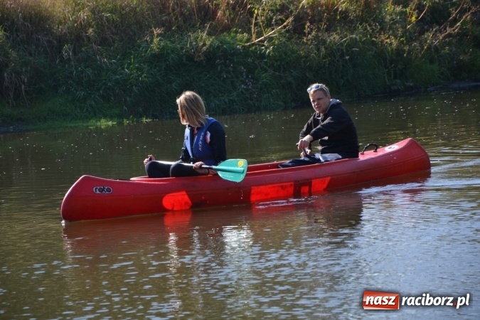 Zdjęcie w galerii na portalu naszraciborz.pl: Kajaki i pontony do hangarów, czyli finał wodniackiego sezonu na górnej Odrze wiadomości z regionu