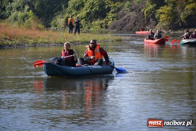 Zdjęcie w galerii na portalu naszraciborz.pl: Kajaki i pontony do hangarów, czyli finał wodniackiego sezonu na górnej Odrze wiadomości z regionu