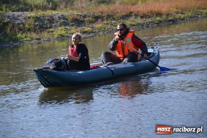 Zdjęcie w galerii na portalu naszraciborz.pl: Kajaki i pontony do hangarów, czyli finał wodniackiego sezonu na górnej Odrze wiadomości z regionu