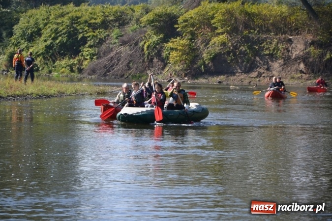 Zdjęcie w galerii na portalu naszraciborz.pl: Kajaki i pontony do hangarów, czyli finał wodniackiego sezonu na górnej Odrze wiadomości z regionu