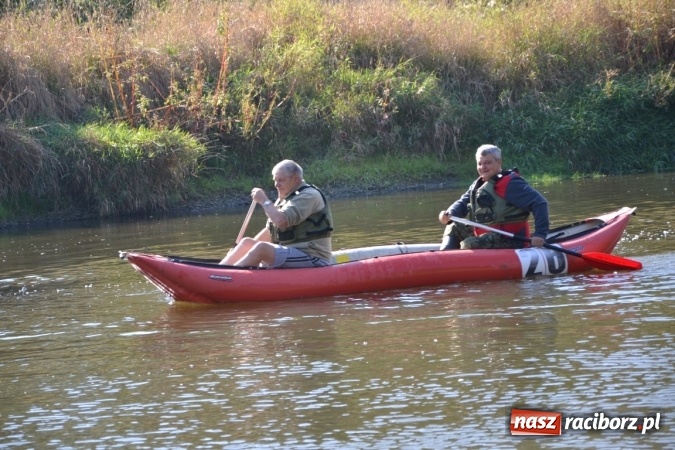 Zdjęcie w galerii na portalu naszraciborz.pl: Kajaki i pontony do hangarów, czyli finał wodniackiego sezonu na górnej Odrze wiadomości z regionu