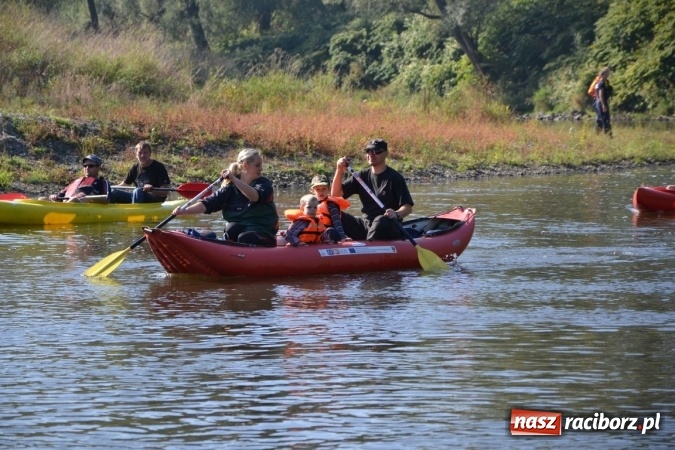 Zdjęcie w galerii na portalu naszraciborz.pl: Kajaki i pontony do hangarów, czyli finał wodniackiego sezonu na górnej Odrze wiadomości z regionu