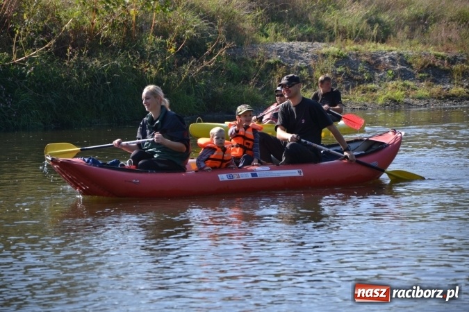 Zdjęcie w galerii na portalu naszraciborz.pl: Kajaki i pontony do hangarów, czyli finał wodniackiego sezonu na górnej Odrze wiadomości z regionu