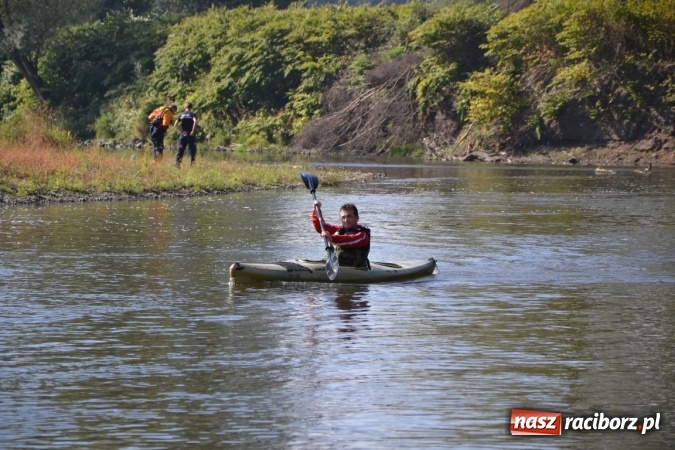 Zdjęcie w galerii na portalu naszraciborz.pl: Kajaki i pontony do hangarów, czyli finał wodniackiego sezonu na górnej Odrze wiadomości z regionu