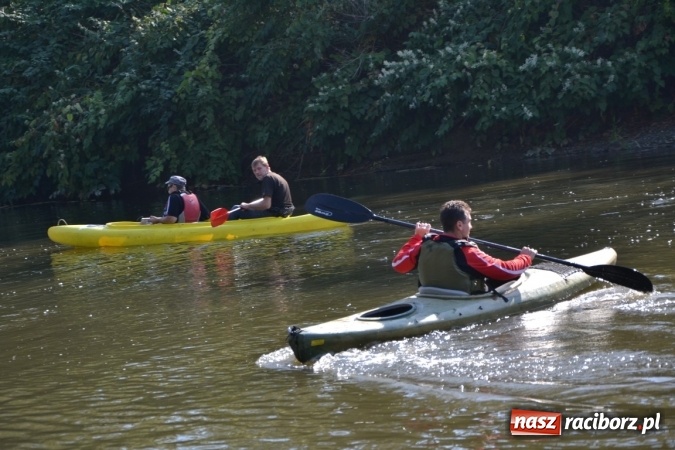 Zdjęcie w galerii na portalu naszraciborz.pl: Kajaki i pontony do hangarów, czyli finał wodniackiego sezonu na górnej Odrze wiadomości z regionu