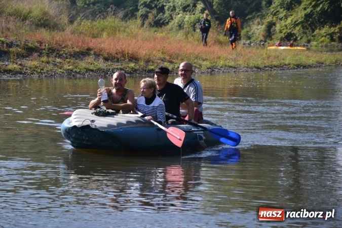 Zdjęcie w galerii na portalu naszraciborz.pl: Kajaki i pontony do hangarów, czyli finał wodniackiego sezonu na górnej Odrze wiadomości z regionu