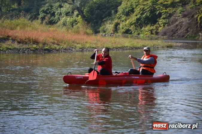 Zdjęcie w galerii na portalu naszraciborz.pl: Kajaki i pontony do hangarów, czyli finał wodniackiego sezonu na górnej Odrze wiadomości z regionu