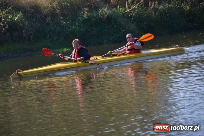 Zdjęcie w galerii na portalu naszraciborz.pl: Kajaki i pontony do hangarów, czyli finał wodniackiego sezonu na górnej Odrze wiadomości z regionu