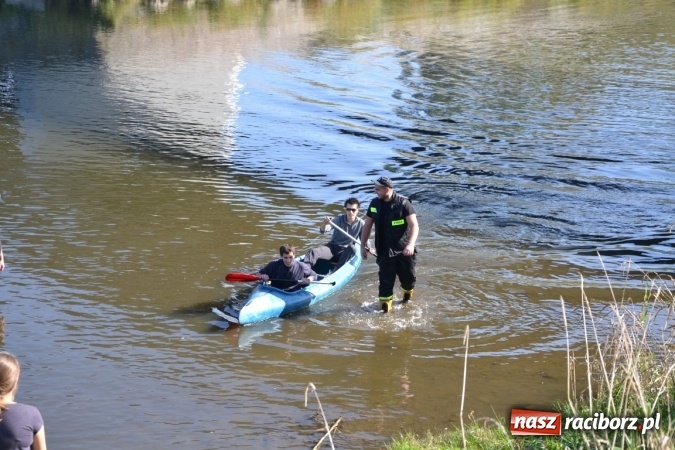 Zdjęcie w galerii na portalu naszraciborz.pl: Kajaki i pontony do hangarów, czyli finał wodniackiego sezonu na górnej Odrze wiadomości z regionu