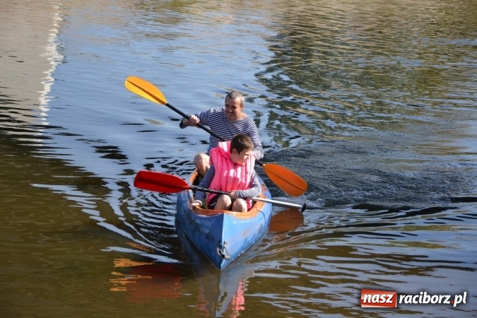 Zdjęcie w galerii na portalu naszraciborz.pl: Kajaki i pontony do hangarów, czyli finał wodniackiego sezonu na górnej Odrze wiadomości z regionu