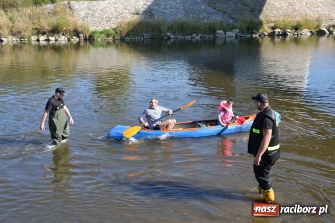 Zdjęcie w galerii na portalu naszraciborz.pl: Kajaki i pontony do hangarów, czyli finał wodniackiego sezonu na górnej Odrze wiadomości z regionu