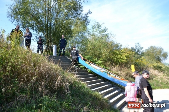 Zdjęcie w galerii na portalu naszraciborz.pl: Kajaki i pontony do hangarów, czyli finał wodniackiego sezonu na górnej Odrze wiadomości z regionu
