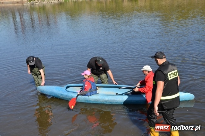 Zdjęcie w galerii na portalu naszraciborz.pl: Kajaki i pontony do hangarów, czyli finał wodniackiego sezonu na górnej Odrze wiadomości z regionu