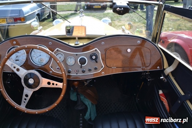 Zdjęcie w galerii na portalu naszraciborz.pl: Oldtimery z całego regionu zjechały dziś do Zabełkowa wiadomości z regionu