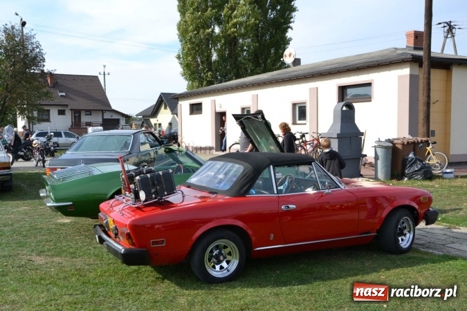 Zdjęcie w galerii na portalu naszraciborz.pl: Oldtimery z całego regionu zjechały dziś do Zabełkowa wiadomości z regionu