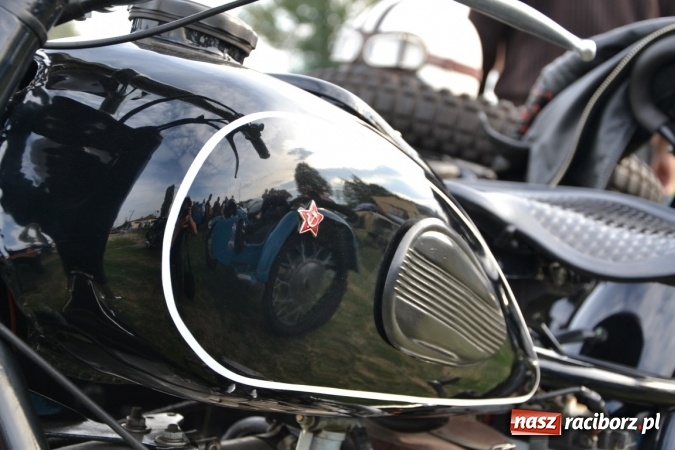 Zdjęcie w galerii na portalu naszraciborz.pl: Oldtimery z całego regionu zjechały dziś do Zabełkowa wiadomości z regionu