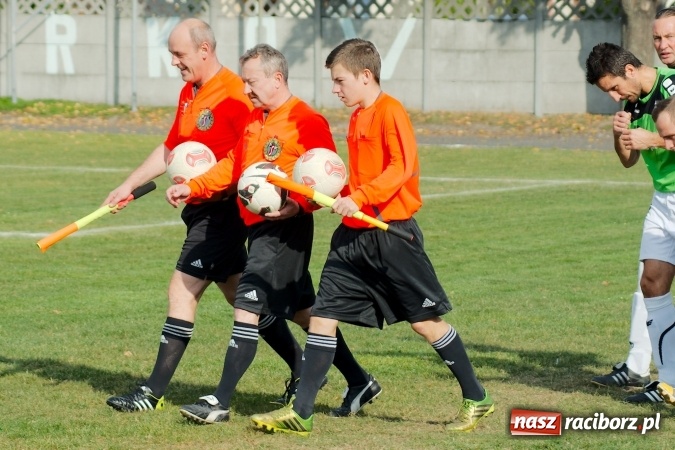 Zdjęcie w galerii na portalu naszraciborz.pl: Stałe fragmenty gry zabójczą bronią Tworkowa. Cyprzanów bez punktów w starciu z liderem wiadomości z regionu