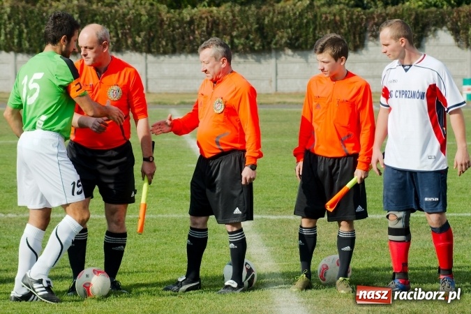Zdjęcie w galerii na portalu naszraciborz.pl: Stałe fragmenty gry zabójczą bronią Tworkowa. Cyprzanów bez punktów w starciu z liderem wiadomości z regionu