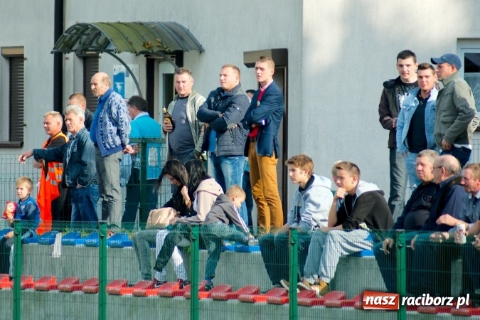 Zdjęcie w galerii na portalu naszraciborz.pl: Stałe fragmenty gry zabójczą bronią Tworkowa. Cyprzanów bez punktów w starciu z liderem wiadomości z regionu