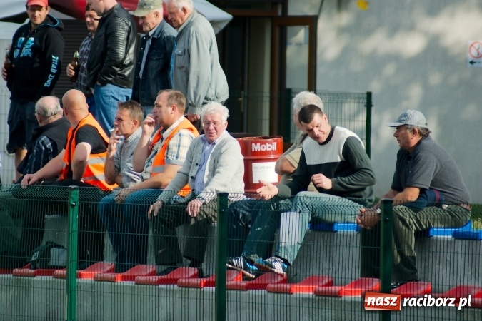 Zdjęcie w galerii na portalu naszraciborz.pl: Stałe fragmenty gry zabójczą bronią Tworkowa. Cyprzanów bez punktów w starciu z liderem wiadomości z regionu