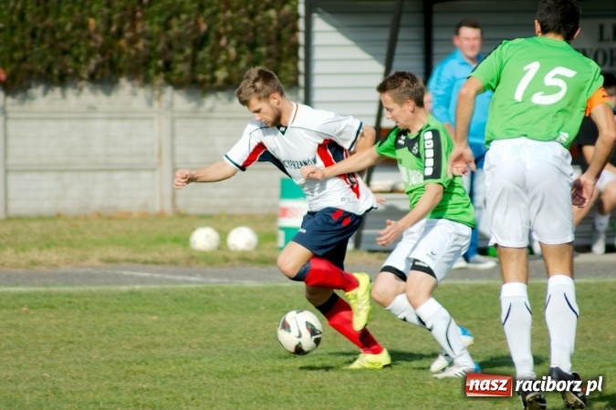 Zdjęcie w galerii na portalu naszraciborz.pl: Stałe fragmenty gry zabójczą bronią Tworkowa. Cyprzanów bez punktów w starciu z liderem wiadomości z regionu