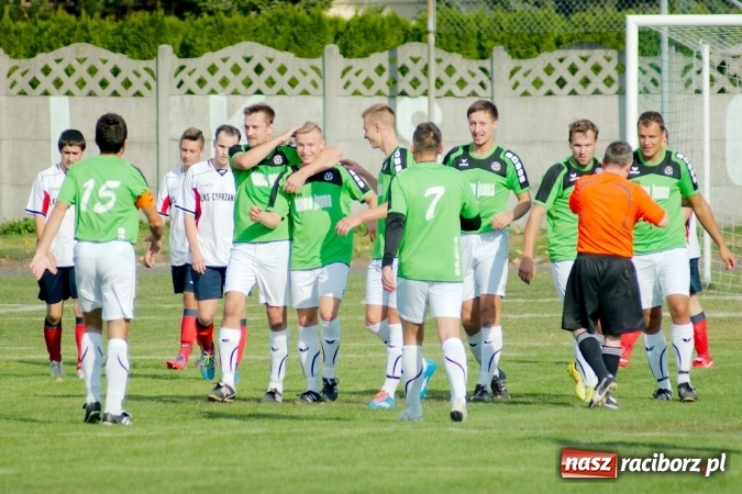 Zdjęcie w galerii na portalu naszraciborz.pl: Stałe fragmenty gry zabójczą bronią Tworkowa. Cyprzanów bez punktów w starciu z liderem wiadomości z regionu