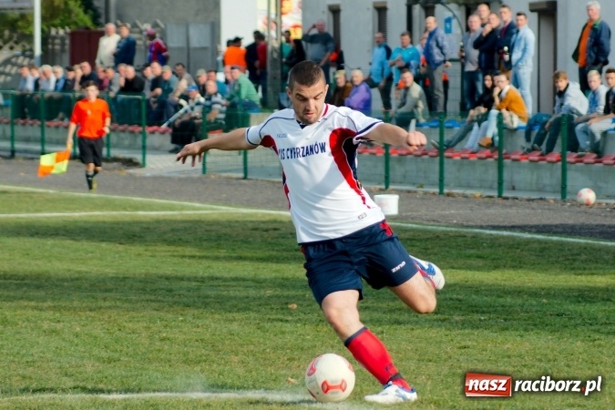 Zdjęcie w galerii na portalu naszraciborz.pl: Stałe fragmenty gry zabójczą bronią Tworkowa. Cyprzanów bez punktów w starciu z liderem wiadomości z regionu