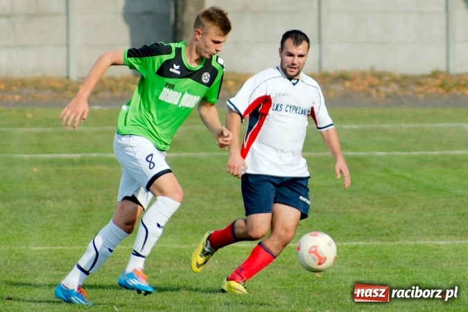 Zdjęcie w galerii na portalu naszraciborz.pl: Stałe fragmenty gry zabójczą bronią Tworkowa. Cyprzanów bez punktów w starciu z liderem wiadomości z regionu