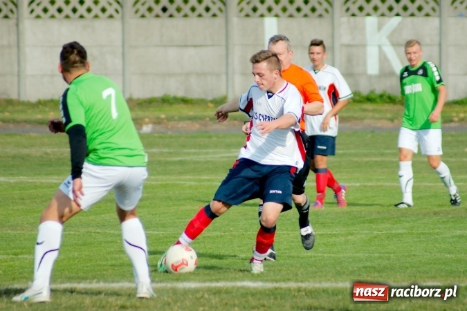 Zdjęcie w galerii na portalu naszraciborz.pl: Stałe fragmenty gry zabójczą bronią Tworkowa. Cyprzanów bez punktów w starciu z liderem wiadomości z regionu